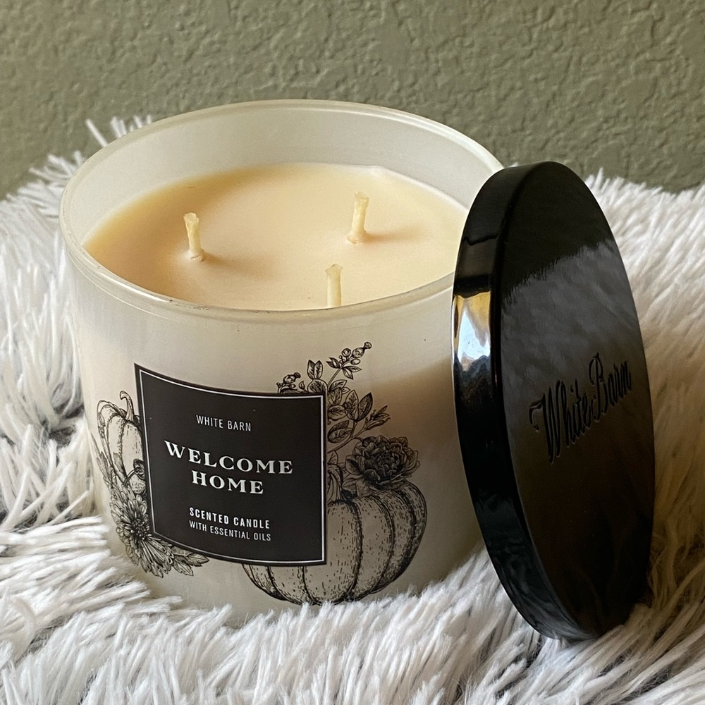 Bath and body works candle - Welcome Home